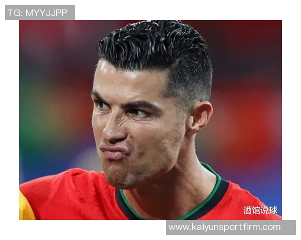 C罗单刀挑射被扑裁判判越位引发争议球迷热议比赛判罚