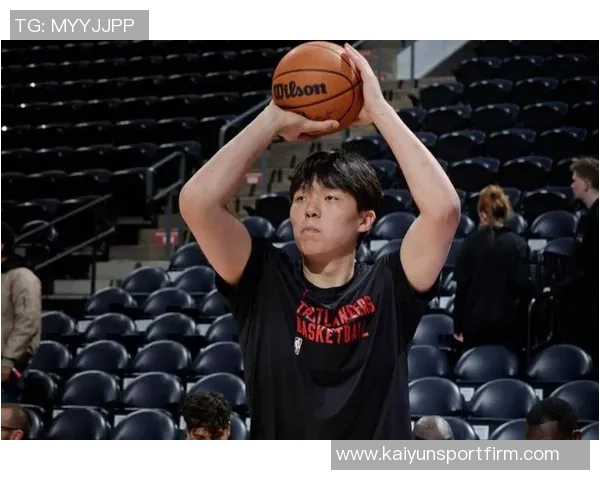 小杨在NBA赛场上体验防守强度与竞争性交学费的成长之路