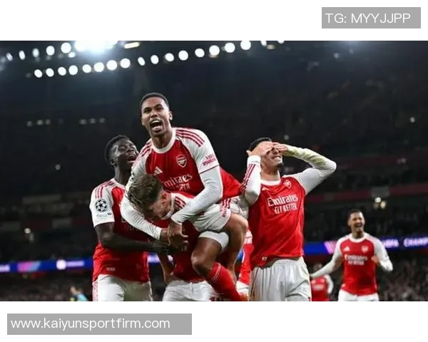 15岁小将JJ加布里埃尔与传奇教练弗格森合影感慨荣幸之至