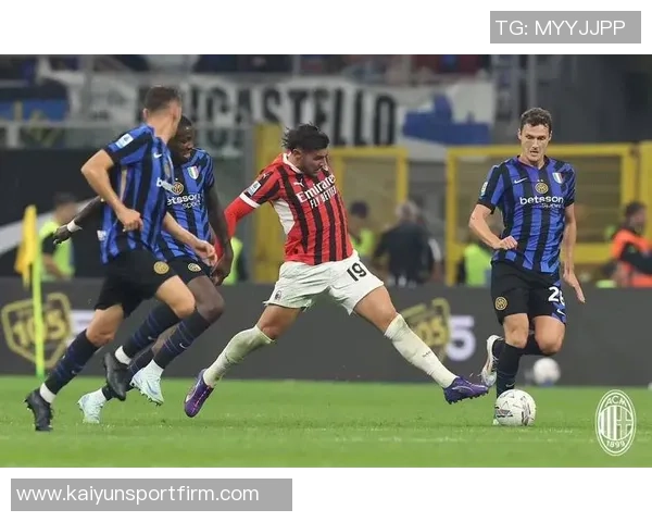 米兰同城德比胜利后球员们在餐厅欢庆继续热烈庆祝