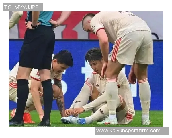 阿方索戴维斯与伊藤洋辉亮相拜仁今日训练场景